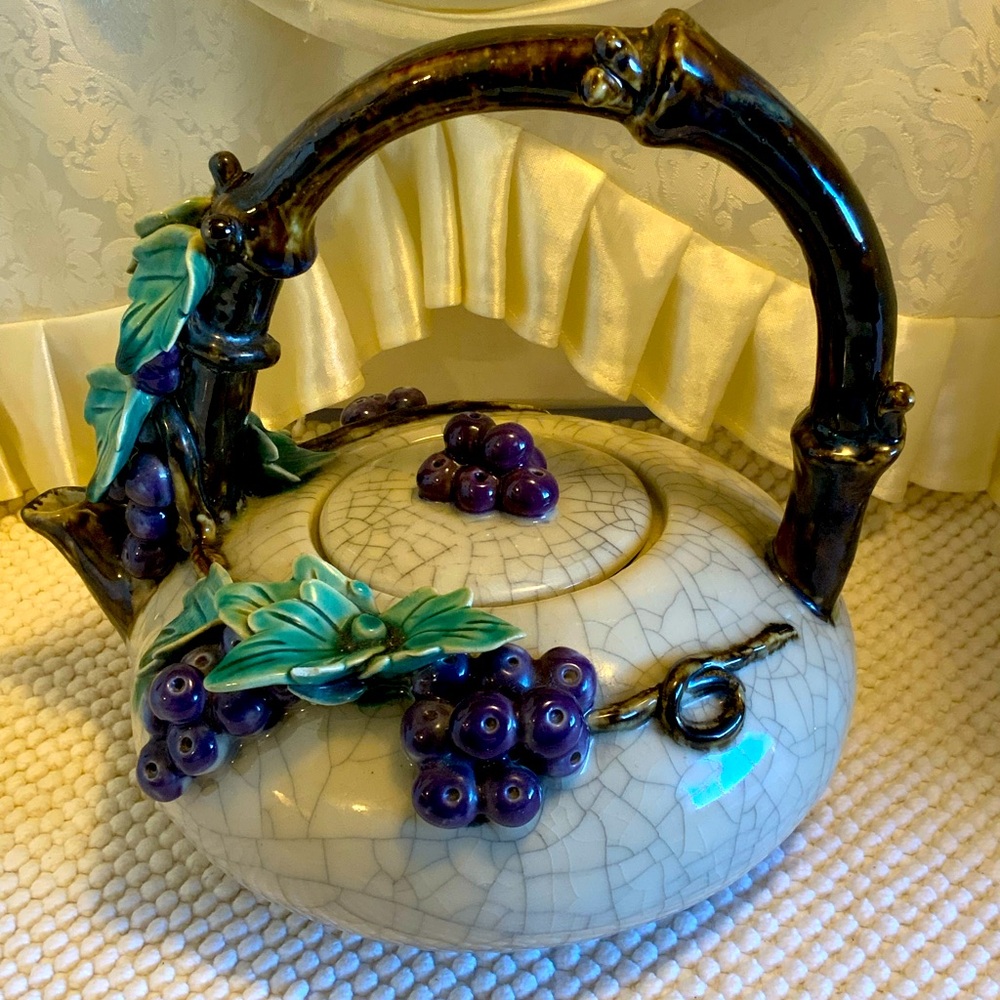 MAJOLICA TEA POT +